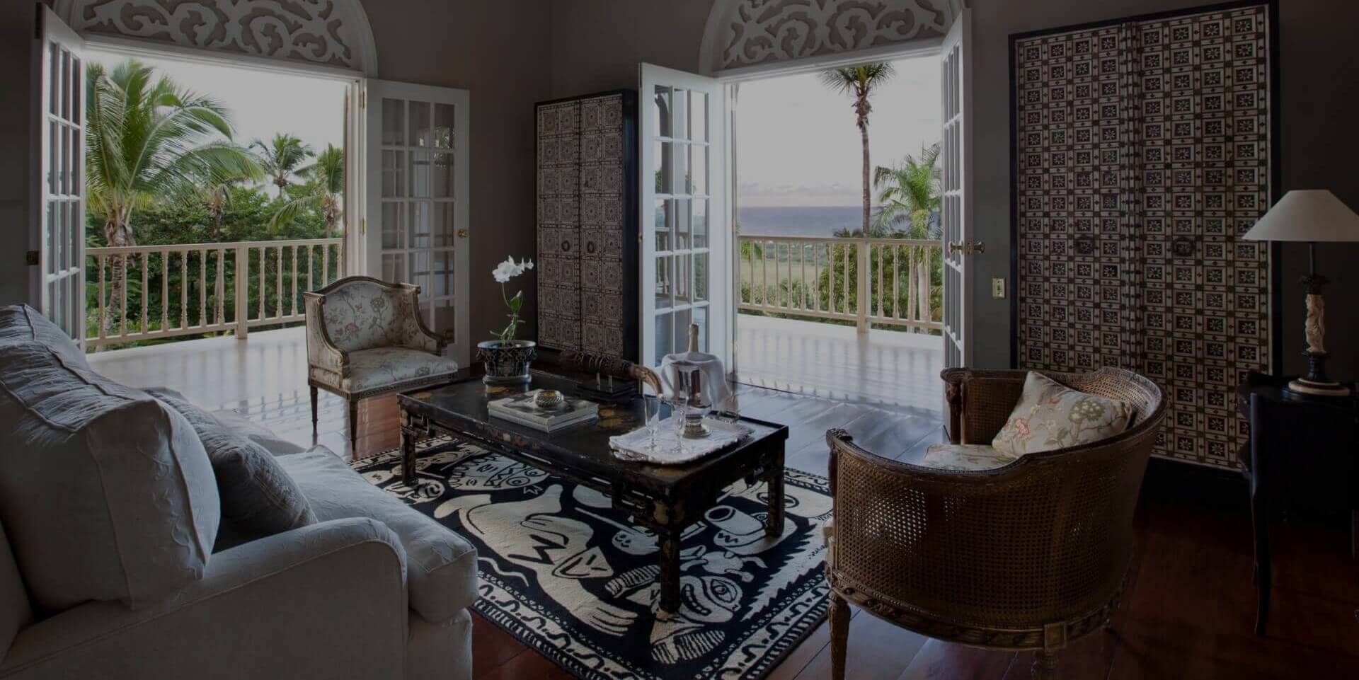Casual elegance, at home in the tropics.